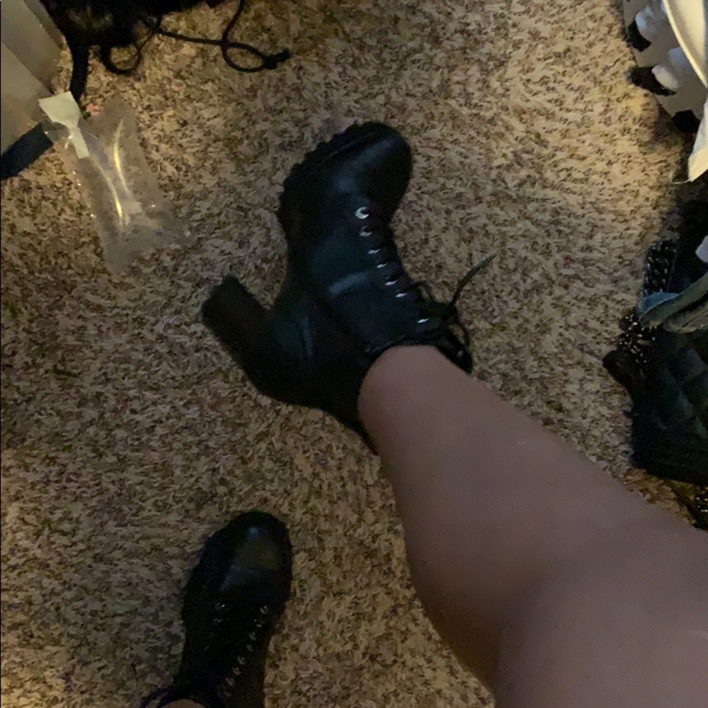 Boots - Picture 5 of 7